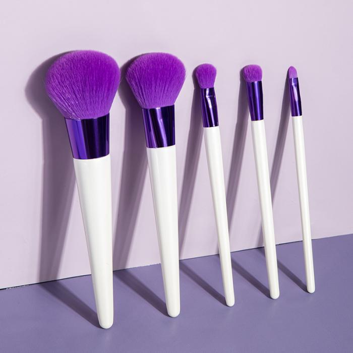 Round balck & white powder puff